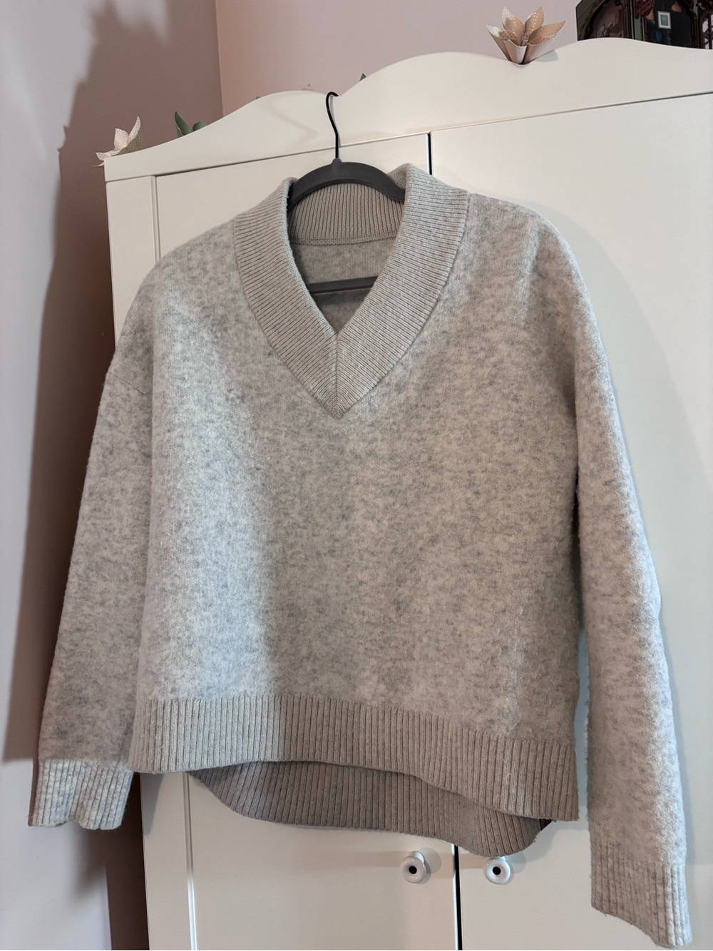 lululemon athletica Soft Heathered Light Gray V‑Neck Sweater